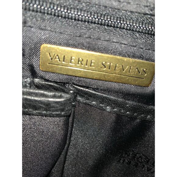 Valerie Stevens leather crossbody bag in black - Picture 2 of 10